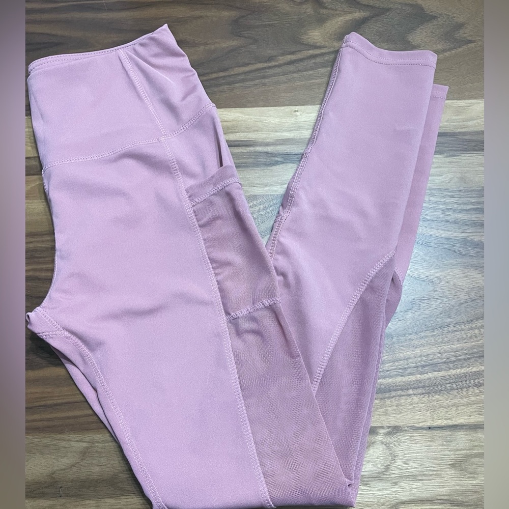🌟Women’s mauve leggings with adorable sheer cuts
